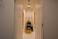 両側にシャワールームが設置されています。男女兼用です。(2020-07-16,共用部,BATH,2F)