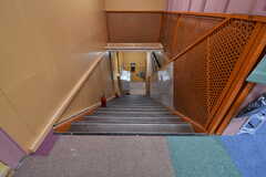 階段の様子。階段の下はランドリースペースです。311〜322号室専用です。(2018-08-06,共用部,OTHER,3F)
