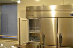 業務用冷蔵庫の様子。(2012-01-10,共用部,KITCHEN,2F)