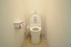 トイレの様子。ウォシュレット付です。(2013-03-10,共用部,TOILET,1F)
