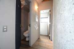 ウォシュレット付きトイレが2室あります。	(2016-02-03,共用部,TOILET,1F)