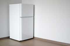 各部屋は冷蔵庫が備え付けです。（504号室）(2013-09-02,専有部,ROOM,5F)