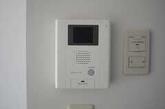 インターホンの受信機の様子。部屋から訪問者を確認できます。（505号室）(2013-09-02,専有部,ROOM,5F)