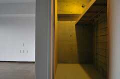収納スペースの様子。（403号室）(2013-09-02,専有部,ROOM,4F)