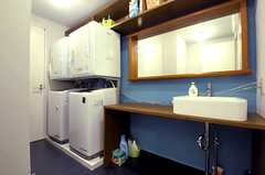 洗面室には洗濯機と乾燥機が設置されています。(2013-09-02,共用部,OTHER,3F)