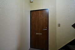 フロアの玄関ドア。(2021-11-18,周辺環境,ENTRANCE,2F)