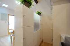 洗面台の対面は食べ物なのを収納できるスペースとなっています。(2012-06-08,共用部,OTHER,1F)