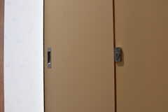 専有部のドア。引き戸です。（201号室）(2018-06-05,専有部,ROOM,2F)
