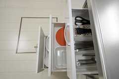 引き出しには調理器具類を収納できます。(2012-03-30,共用部,KITCHEN,1F)