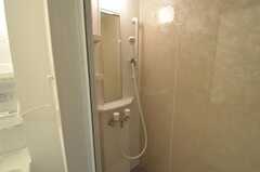シャワールームの様子。(2012-03-30,共用部,BATH,2F)