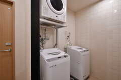 洗濯機と乾燥機の様子。(2020-03-06,共用部,LAUNDRY,1F)