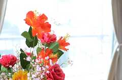 色とりどりの花が飾られています。(2013-08-30,共用部,LIVINGROOM,4F)