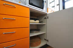 たこ焼き器や寿司桶が準備されています。(2012-05-14,共用部,KITCHEN,1F)