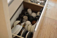 食器類は引き出しに収納されています。(2020-03-24,共用部,KITCHEN,1F)