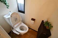ウォシュレット付きトイレの様子。男女兼用です。(2020-03-24,共用部,TOILET,1F)