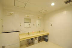トイレ内の洗面台。(2011-08-30,共用部,TOILET,6F)