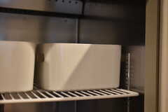 冷蔵庫の中には食材を分けて保管できるように、専有部ごとのボックスが用意されています。(2019-02-06,共用部,KITCHEN,1F)