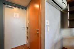 ドアの先はトイレです。※モデルルームです（329号室）(2021-12-02,専有部,ROOM,3F)
