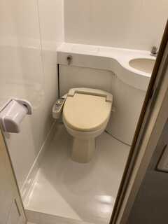 ユニットバス・トイレの様子。（202号室） ※事業者様提供素材(2022-01-14,専有部,ROOM,2F)