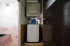 洗濯機と乾燥機の様子。(2011-06-10,共用部,LAUNDRY,1F)