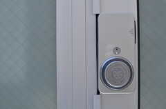玄関の鍵は複製の出来ないカードキー。(2014-03-31,周辺環境,ENTRANCE,1F)