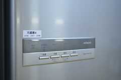冷蔵庫は3人で1台の設定。余裕があります。(2012-10-16,共用部,KITCHEN,1F)