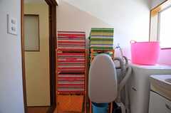 脱衣室にも部屋ごとに使えるストッカーがあります。(2011-06-22,共用部,BATH,2F)