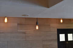 シェアハウス内には、エジソン電球が灯りのポイントとして使用されています。(2017-07-10,共用部,LIVINGROOM,7F)