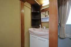 専用の洗面台が付いています（203号室）。(2013-09-12,専有部,ROOM,2F)
