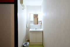 廊下に設置された洗面台2。(2022-04-12,共用部,WASHSTAND,3F)