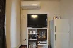 共用ＴＶの様子。脇には、冷蔵庫があります。(2011-07-29,共用部,TV,4F)