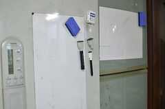 冷蔵庫にはコミュニケーションボードが。(2014-11-26,共用部,KITCHEN,2F)