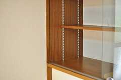 書棚の様子。棚の高さは調整可能です。（102号室）(2012-08-27,専有部,ROOM,1F)