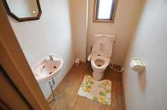ウォシュレット付きトイレの様子。手洗い場付きです。(2013-03-28,共用部,TOILET,3F)