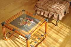 刺繍が施されたテーブル。（202号室）（A棟）(2013-02-26,専有部,ROOM,2F)