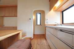 奥の小部屋は、洗濯機と冷蔵庫を設置できるスペースです。（203号室）（B棟）(2014-05-29,専有部,ROOM,2F)