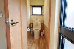 ウォシュレット付きトイレの様子。（203号室）（B棟）(2014-05-29,専有部,ROOM,2F)
