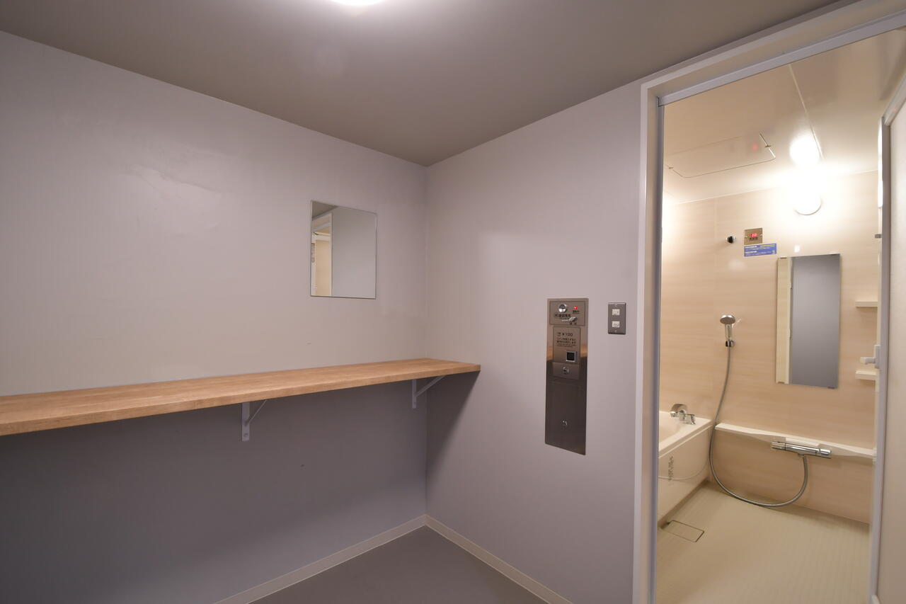 バスルームの脱衣室の様子。|1F 浴室