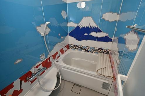 バスルームの様子。富士山が描かれています。（Acqua棟）|2F 浴室