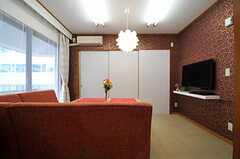 リビングの隣に501号室があります。(2013-11-12,共用部,LIVINGROOM,5F)