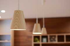 木製のランプシェード。(2015-06-28,共用部,LIVINGROOM,1F)