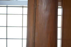 元・相撲部屋だった名残で、稽古用のつっぱり棒が飾られています。(2013-02-28,共用部,OTHER,1F)