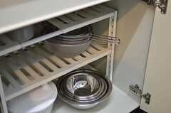 シンク下にも同様に調理器具が収納されています。(2012-01-26,共用部,KITCHEN,3F)