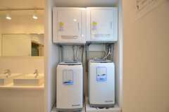 洗濯機と乾燥機が設置されています。(2015-10-02,共用部,LAUNDRY,1F)