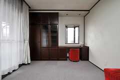 専有部の様子2。家具は作り付けです。（202号室）(2014-04-03,専有部,ROOM,2F)