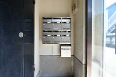 階段の手前に郵便受けが設置されています。(2021-06-01,共用部,OTHER,1F)