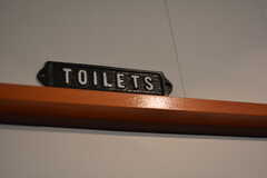 トイレのサイン。(2021-06-29,共用部,TOILET,2F)