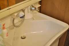 洗面台はシャワー水栓付き。(2014-06-11,共用部,OTHER,5F)