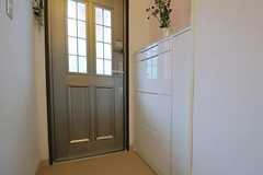 玄関の靴箱は、1Fの入居者のみ使用可能。2Fの入居者は自室での管理になります。(2012-07-13,周辺環境,ENTRANCE,1F)