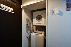 洗濯機と乾燥機の様子。(2022-12-16,共用部,LAUNDRY,4F)